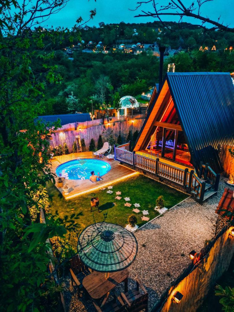 Çiftler İçin En İyi Bungalov Seçimi: Jakuzili mi, Şömineli mi?